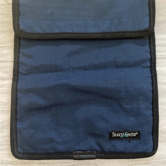 TravelSmith Navy Toiletry Bag for Men - Picture 1 of 4
